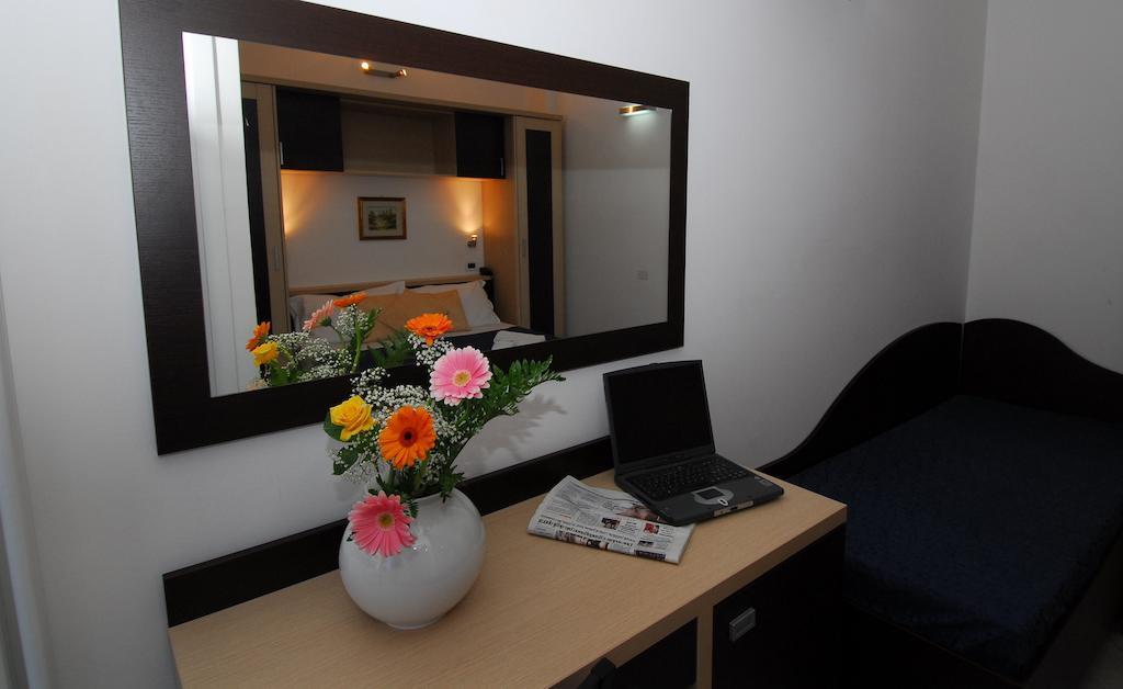 Hotel Ambasciata Cesenatico Pokoj fotografie